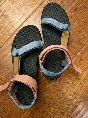 Teva platforms!!!   Strappy Sandals in Black with Pink, Blue & Mustard Straps